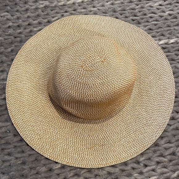 Lord & Taylor Accessories - Beach hat